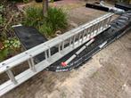 Ladder met bijbehorende houder voor stabiliteit, Doe-het-zelf en Verbouw, Ladders en Trappen, Ophalen, Gebruikt, Ladder, Opvouwbaar of Inschuifbaar