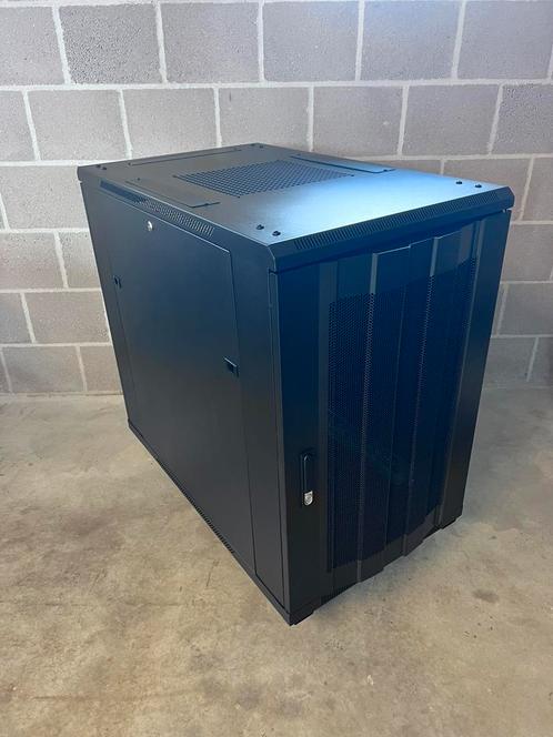 Serverkast - TP link - computer - kantoor - outlet - server, Computers en Software, Serverkasten, Zo goed als nieuw, Geperforeerd