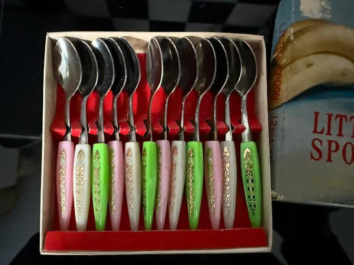 12 pastel lepeltjes van Little Spoon in doosje (Little Fork), Antiek en Kunst, Antiek | Bestek, Ophalen of Verzenden