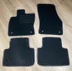 Mattenset voor een Volkswagen Touran Type: 5T, Auto-onderdelen, Info@schoenek.de, Volkswagen, Nieuw, Ophalen of Verzenden