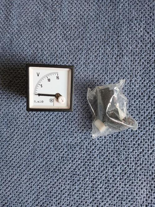 Analoge voltmeter 0-15volt. Nieuw in doos., Watersport en Boten, Navigatiemiddelen en Scheepselektronica, Nieuw, Overige typen