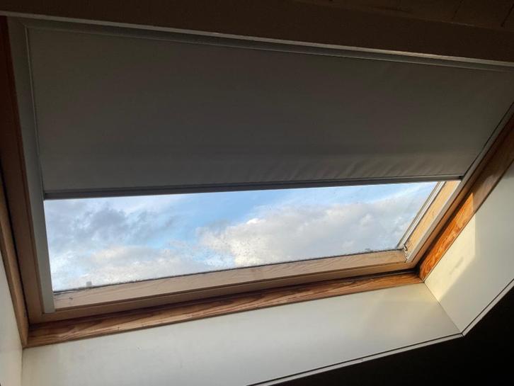 Vijf handbediende verduisterende rolgordijnen van VELUX DKL, Huis en Inrichting, Stoffering | Gordijnen en Lamellen, Gebruikt