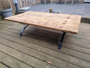 Te koop lage tafel beschikbaar voor biedingen