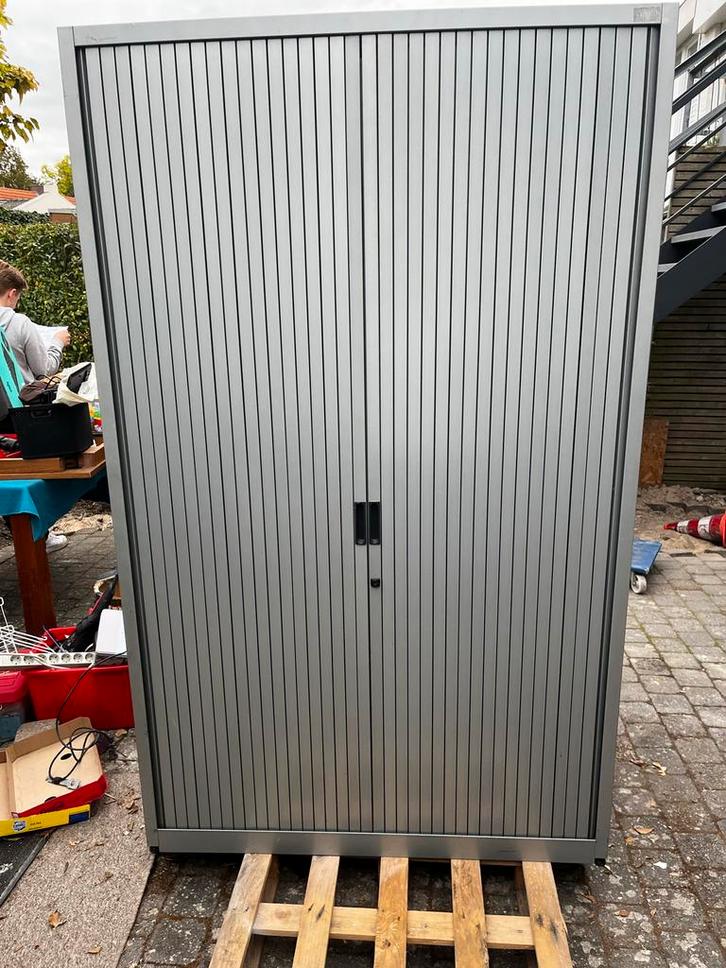 2 Ahrend stalen kantoorkasten met legplanken, Huis en Inrichting, Kasten | Roldeurkasten en Archiefkasten, Gebruikt, 150 tot 200 cm