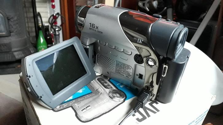 JVC mini DV Camera werkend met originele accu en oplader.., Audio, Tv en Foto, Videocamera's Digitaal, Zo goed als nieuw, Mini dv