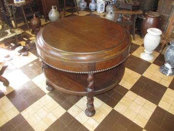antieke vintage salontafel met getorste poten beschikbaar voor biedingen
