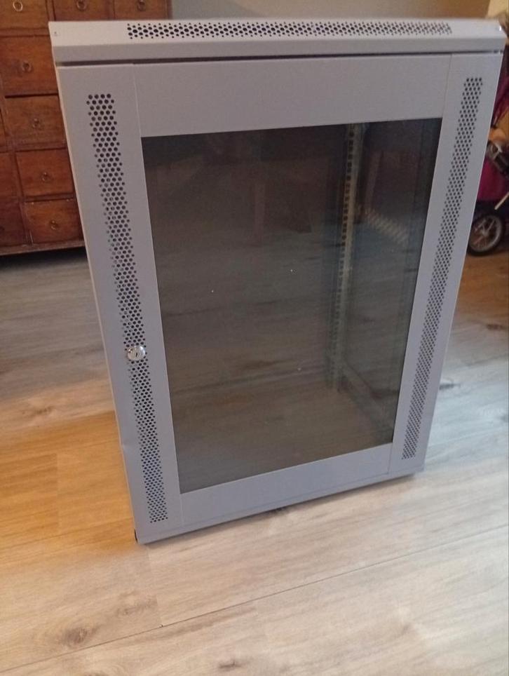 Patchkast Netwerkkast ZGAN - Nieuwstaat!, Computers en Software, Serverkasten, Zo goed als nieuw, Glas, Geperforeerd, Ophalen of Verzenden