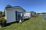 Zeer ruim chalet te koop op vakantiepark Bergumermeer., Huizen en Kamers, Recreatiewoningen te koop, 58 m², Chalet, Friesland