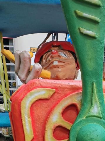 Vliegtuig met ombouw  beschikbaar voor biedingen