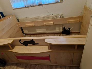 Hoog bed  heel leuk 2lang x 90 diep verder zie info beschikbaar voor biedingen