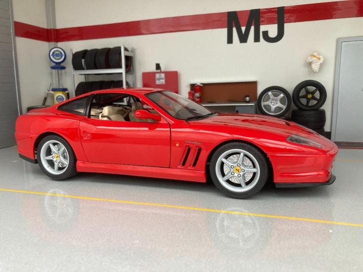 Ferrari 550 Maranello 1:18 Bburago Rood MJ, Hobby en Vrije tijd, Modelauto's | 1:18, Zo goed als nieuw, Auto, Bburago, Ophalen of Verzenden