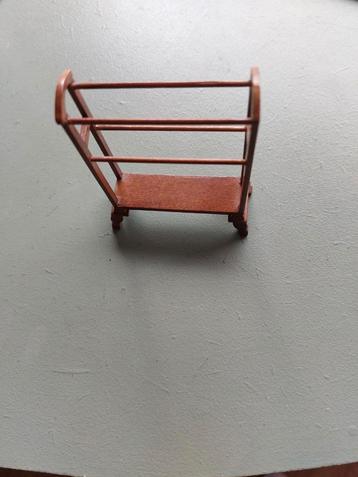 HANDDOEKENREKJE. Poppenhuis miniatuur beschikbaar voor biedingen