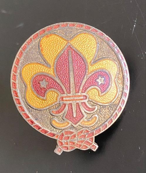 Oude Scouting Baret Speld. Emaille. Met klemmen. Zie foto’s., Verzamelen, Scouting, Zo goed als nieuw, Embleem, Speld of Insigne