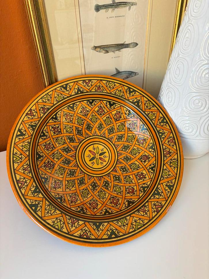 Grote Serveerschaal met Marokkaans Design, Antiek en Kunst, Antiek | Schalen, Ophalen of Verzenden