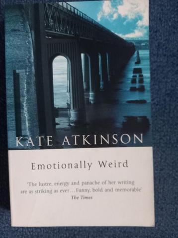 Emotionally Weird : Kate Atkinson   beschikbaar voor biedingen