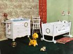 Te koop volledige baby kamer. Witte commode, bedje en stoel, Gebruikt, Minder dan 70 cm, Minder dan 140 cm, Ophalen