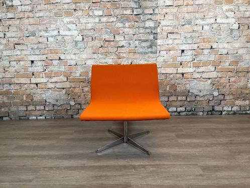 Design Fauteuil oranje bij TheReSales, Huis en Inrichting, Fauteuils, Zo goed als nieuw, Metaal, Stof, 50 tot 75 cm, Minder dan 75 cm