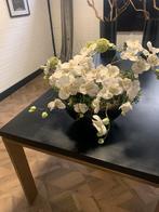 Ronde vaas schaal zwart met orchideeën Bloemstuk, Ophalen of Verzenden, Zo goed als nieuw