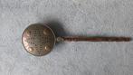 Antieke beddenpan, Ophalen, Brons