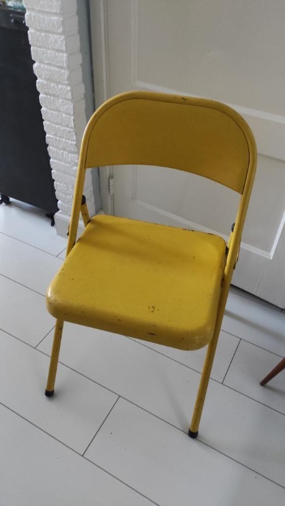Vintage klapstoel geel metaal, Huis en Inrichting, Stoelen, Gebruikt, Eén, Metaal, Overige kleuren, Ophalen of Verzenden