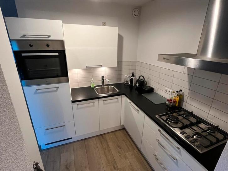 Zeer nette hoekkeuken, Huis en Inrichting, Keuken | Complete keukens, Zo goed als nieuw, Hoekkeuken, Wit, Kunststof, Ophalen