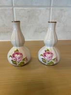 Twee Vintage Porseleinen Vaasjes met Rozen, Antiek en Kunst, Ophalen of Verzenden