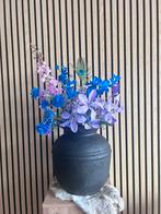 Zwarte stenen vaas/kruik met prachtige kunstbloemen., Ophalen, Zo goed als nieuw