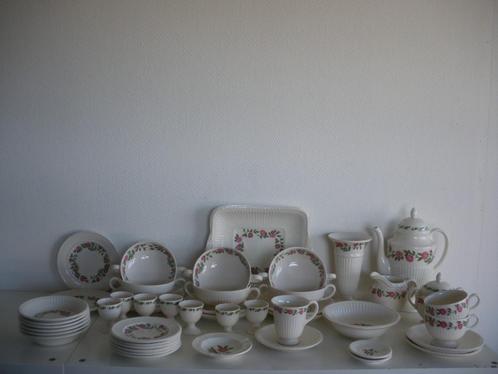Wedgwood Rosalind servies, Huis en Inrichting, Keuken | Servies, Zo goed als nieuw, Bord(en), Overige stijlen, Porselein, Verzenden