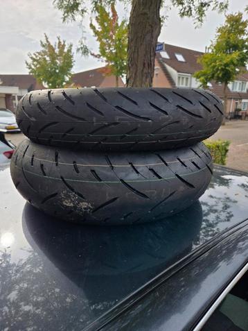 Twee zgan banden Dunlop ondermeer voor kawasaki z900rs beschikbaar voor biedingen