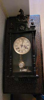 Mooie donker houten klok in nette staat, Huis en Inrichting, Woonaccessoires | Klokken, Ophalen, Zo goed als nieuw, Wandklok