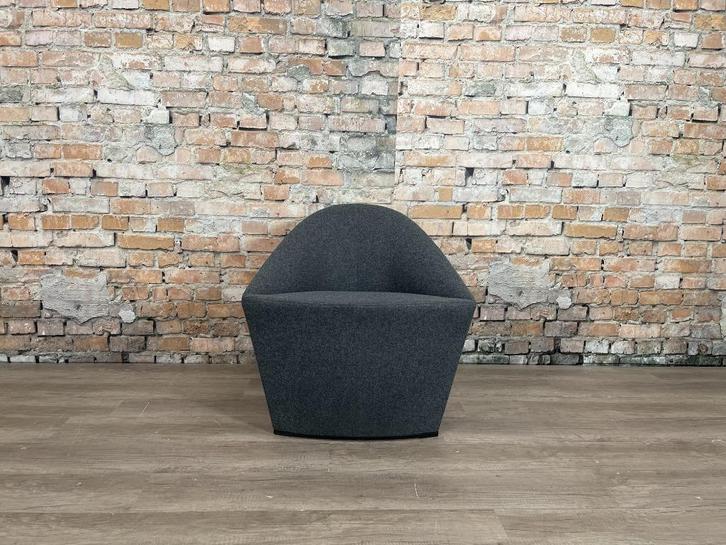 Arper Colina grijs bij TheReSales, Huis en Inrichting, Fauteuils, Zo goed als nieuw, Metaal, Stof, 75 tot 100 cm, Minder dan 75 cm