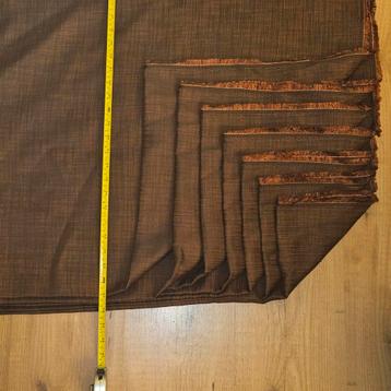 13(+) m, grote lap stof, steenrood zwart, ±1330 * 145 cm  beschikbaar voor biedingen