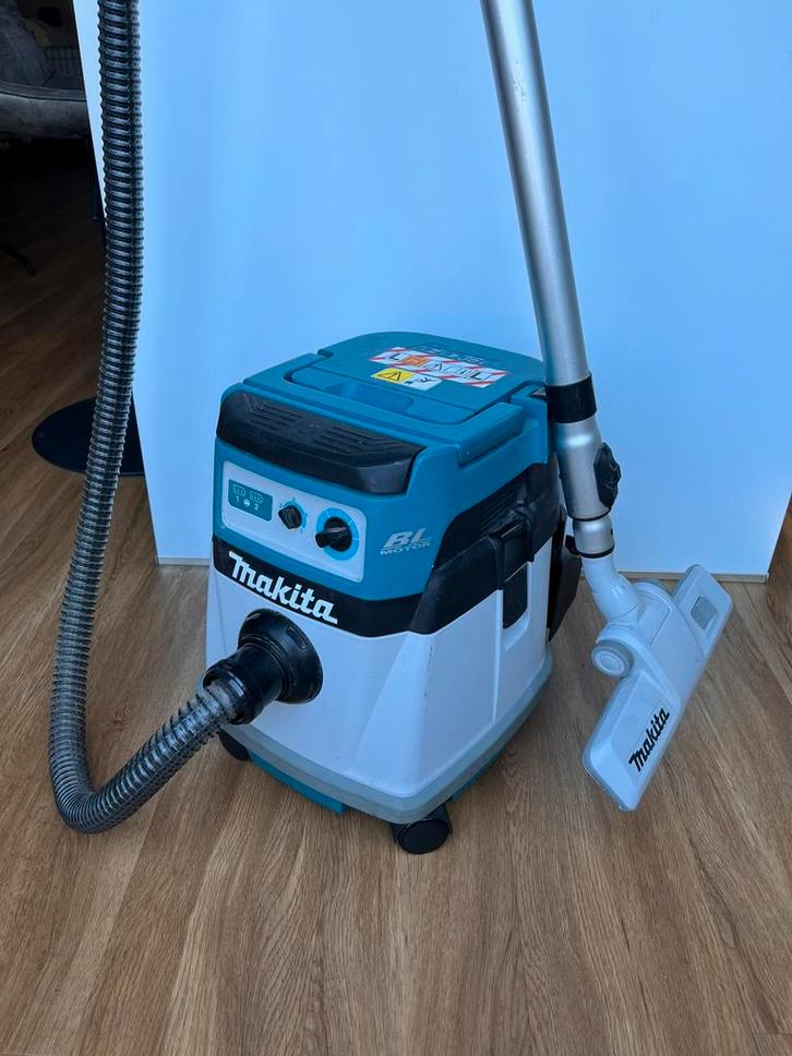 Makita DVC115LZX2 2x18v accu stofzuiger, Witgoed en Apparatuur, Stofzuigers, Zo goed als nieuw, Ophalen
