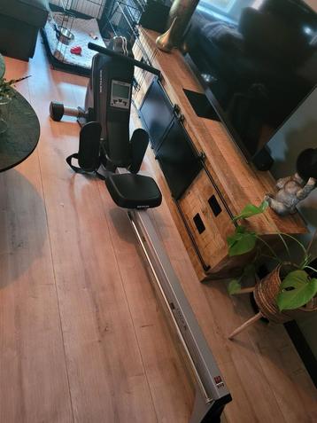 Fitniss roeimachine beschikbaar voor biedingen