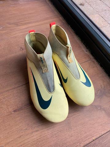 Nike Voetbalschoenen Maat 37,5 beschikbaar voor biedingen