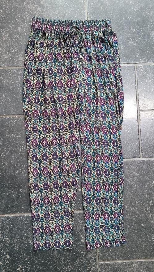 BROEK maat L, travelstof paars-blauw-zwart-crème kleurig, Kleding | Dames, Broeken en Pantalons, Zo goed als nieuw, Maat 42/44 (L)