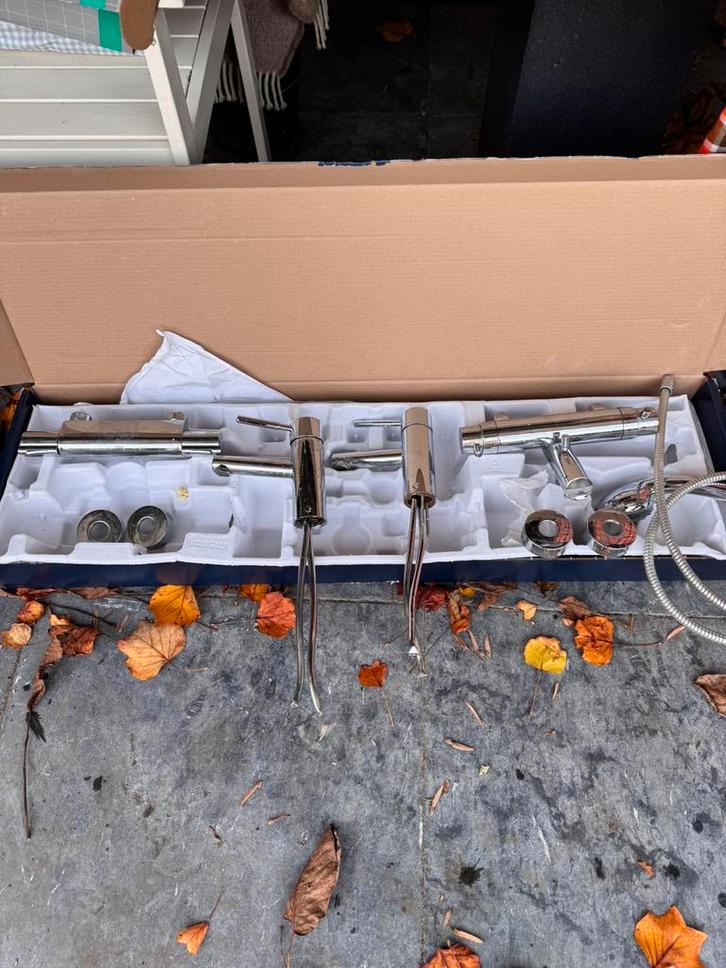 GRATIS: Badkamerkranen 4 stuks Grohe en Damixa. Chroom., Doe-het-zelf en Verbouw, Sanitair, Gebruikt, Kraan, Chroom, Ophalen