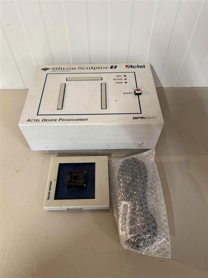 Actel SM44P Programmer Adapter - Microsemi, Hobby en Vrije tijd, Elektronica-componenten, Zo goed als nieuw, Ophalen of Verzenden