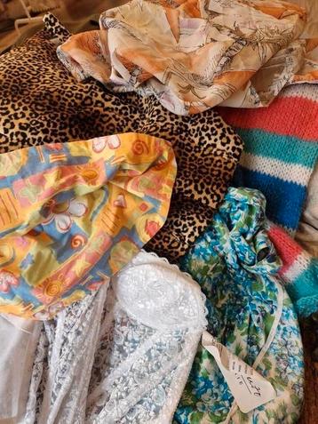 Mega partij super mooie vintage kleding! Van alles, dames beschikbaar voor biedingen
