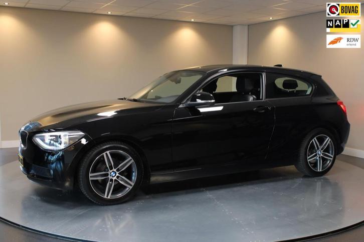 BMW 1-serie 114i EDE Upgrade Edition *Carplay* All-seasons|L, Auto's, BMW, Bedrijf, Te koop, 1-Serie, ABS, Airbags, Airconditioning