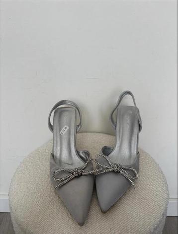 Nieuwe elegante grijze pumps met strik, maat 36 beschikbaar voor biedingen