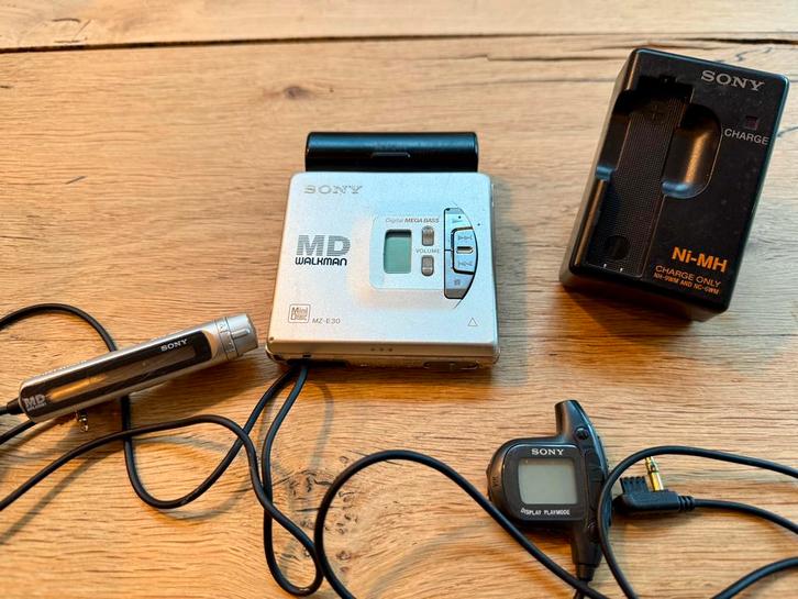 Sony Minidisc Walkman MZ-E30 met accessoires, Audio, Tv en Foto, Walkmans, Discmans en Minidiscspelers, Minidisc-speler, Ophalen of Verzenden