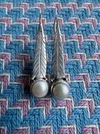 Zilveren oorhangers veer parel, Ophalen of Verzenden, Zilver, Zilver, Hangers