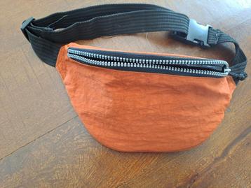 Vintage Kipling Heuptasje Oranje beschikbaar voor biedingen