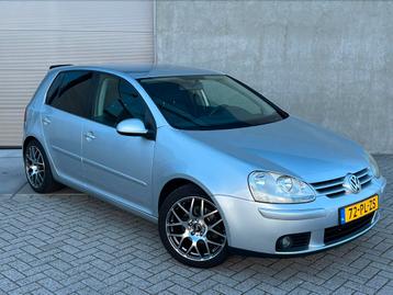 Grijze Volkswagen Golf 5 2.0 FSI 5-Deurs/Bluetooth/Apk/Airco beschikbaar voor biedingen