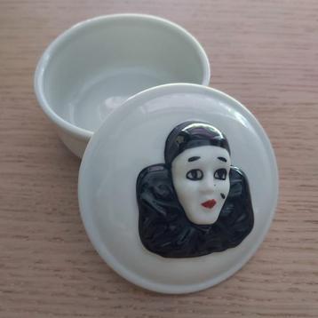 Pierrot schaaltje met deksel beschikbaar voor biedingen