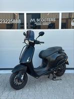 Vespa sprint 50cc 3v 4t 2019 brom, Fietsen en Brommers, Snorfietsen en Snorscooters, Ophalen, Zo goed als nieuw, X, Benzine