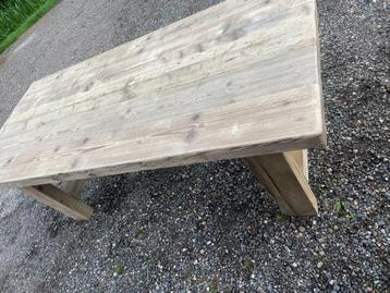 Barnwood tafels beschikbaar voor biedingen