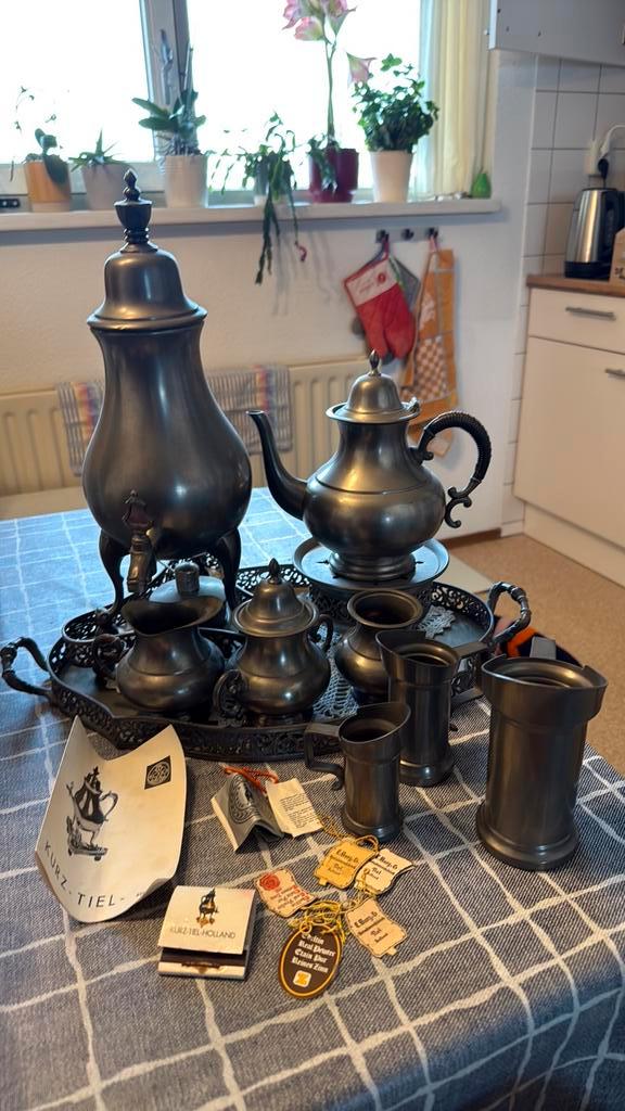 “Kurz-Tiel complete tinnen set – mét originele labels, Antiek en Kunst, Antiek | Tin, Ophalen of Verzenden