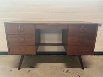 Vintage Bureau beschikbaar voor biedingen